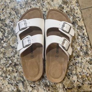 Cudhionsire Sandals